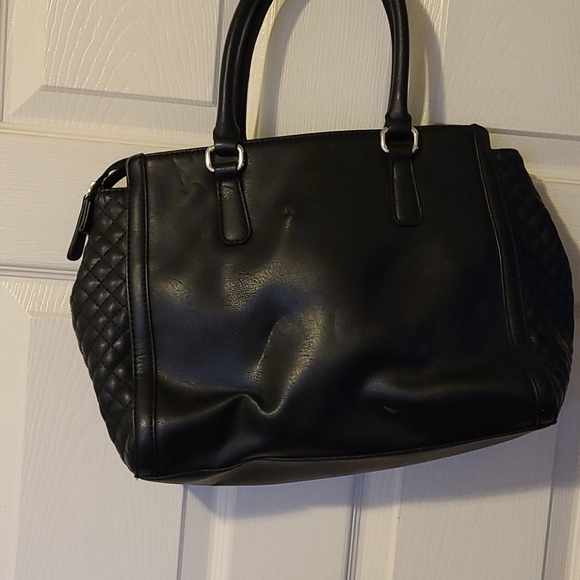 Authentic Black leather guess purse (Nwot) - Picture 2 of 2